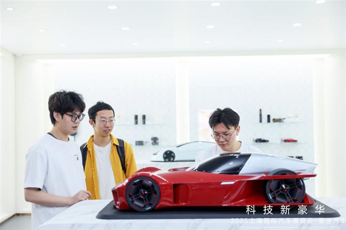 升级高通骁龙8295P芯片 星纪元ES纯电上市售18.98万起